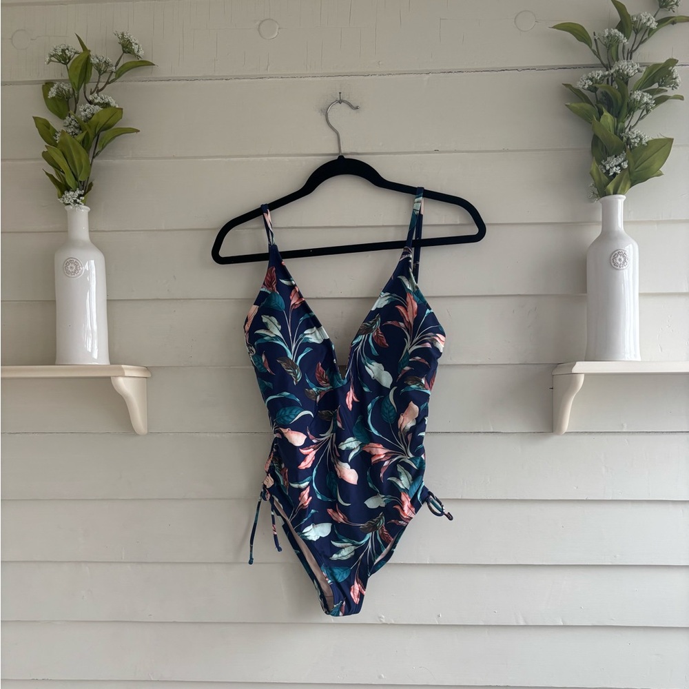 Mynah One Piece Bathing Suit Lush Leaves Size Medium NWT